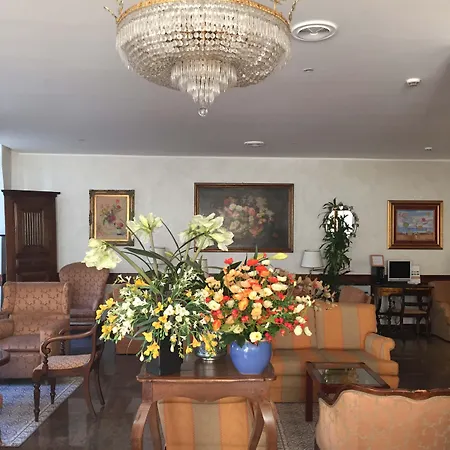 Bristol Отель 4*