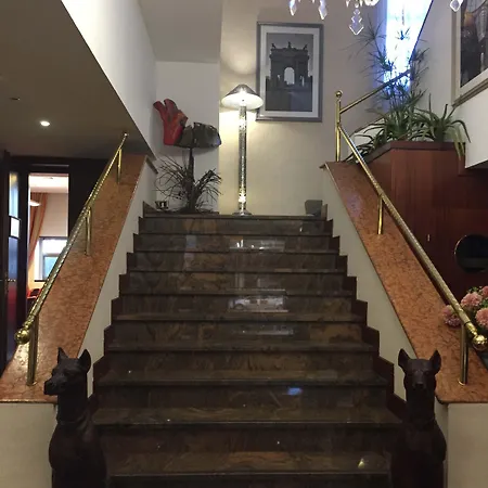 Отель Bristol Милан